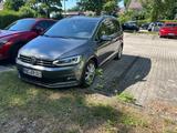 Volkswagen Touran 2.0 TDI SCR DSG Highline Highline - VW Touran Gebrauchtwagen in München