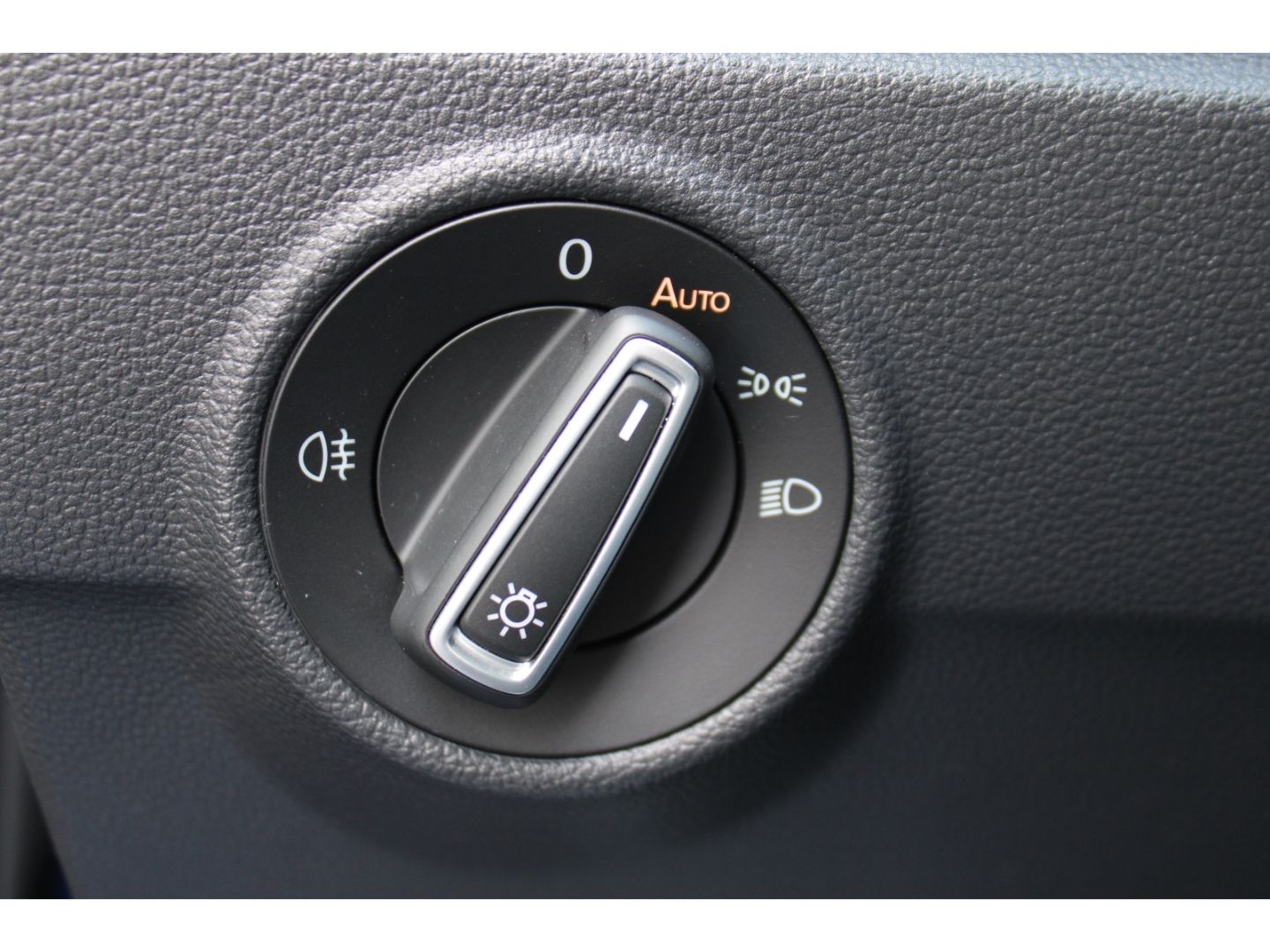 VW T-Roc 1.5 TSI Style 45 DSG ACC LED Pano RFK StHz - Image 14
