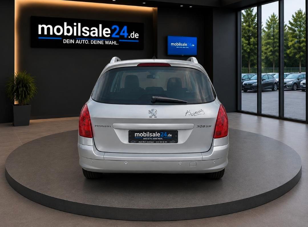 Peugeot 308 2012 — interior