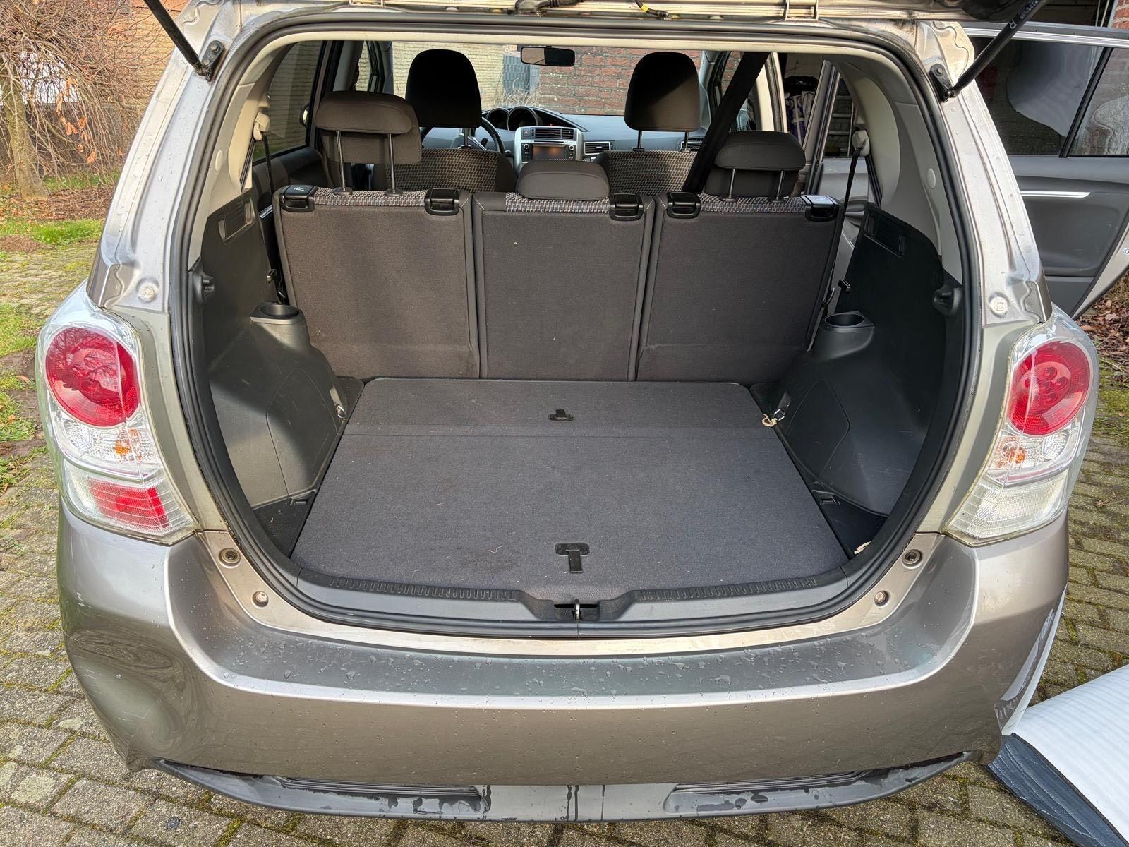 Toyota Verso 2015 — interior