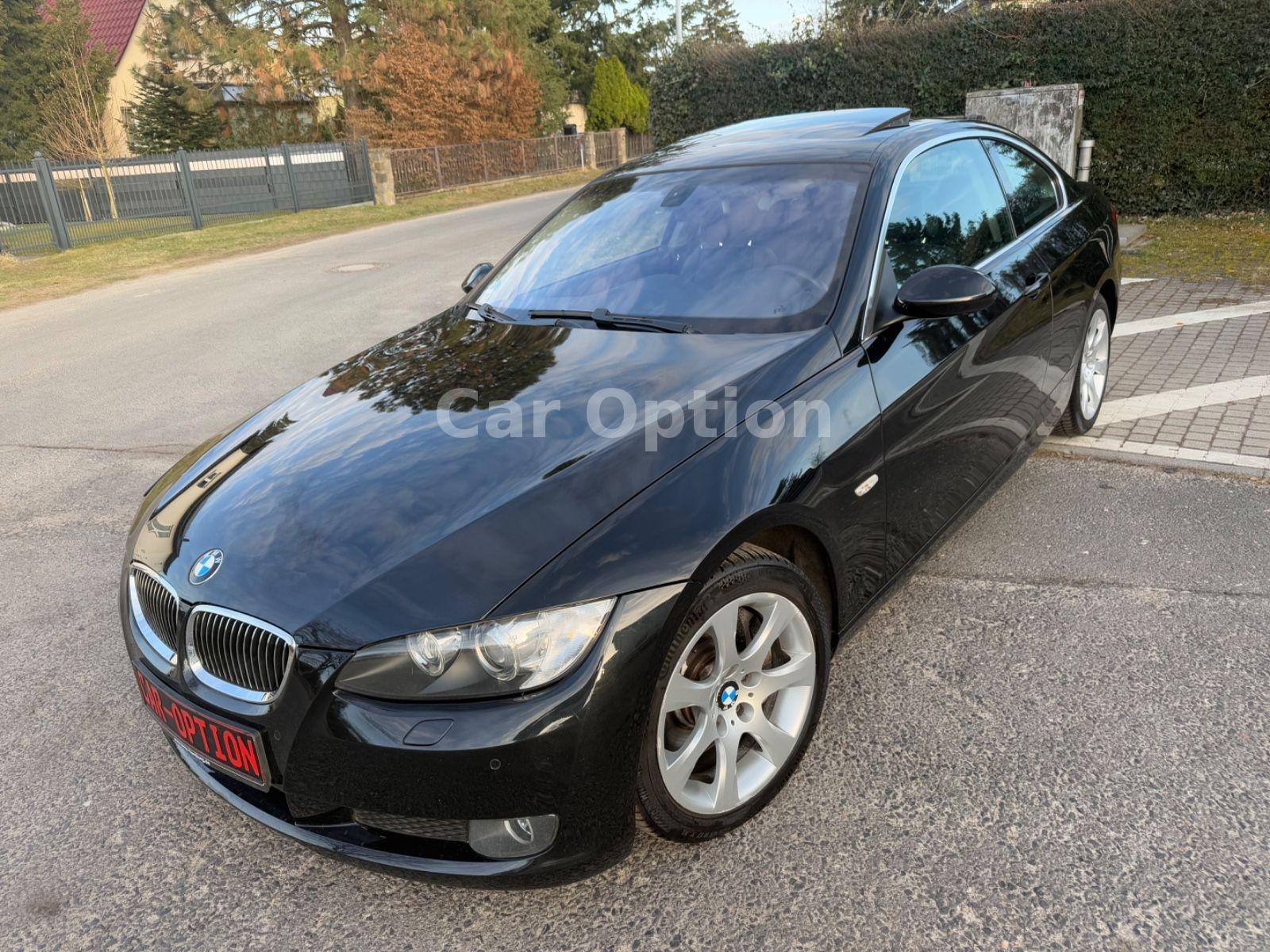 BMW 330i Coupe/Leder/Glasdach/Navi/Xenon