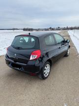 Renault Clio Yahoo! 1.2 16V 75 Yahoo! - Renault Clio 16v mit Benzin-Antrieb