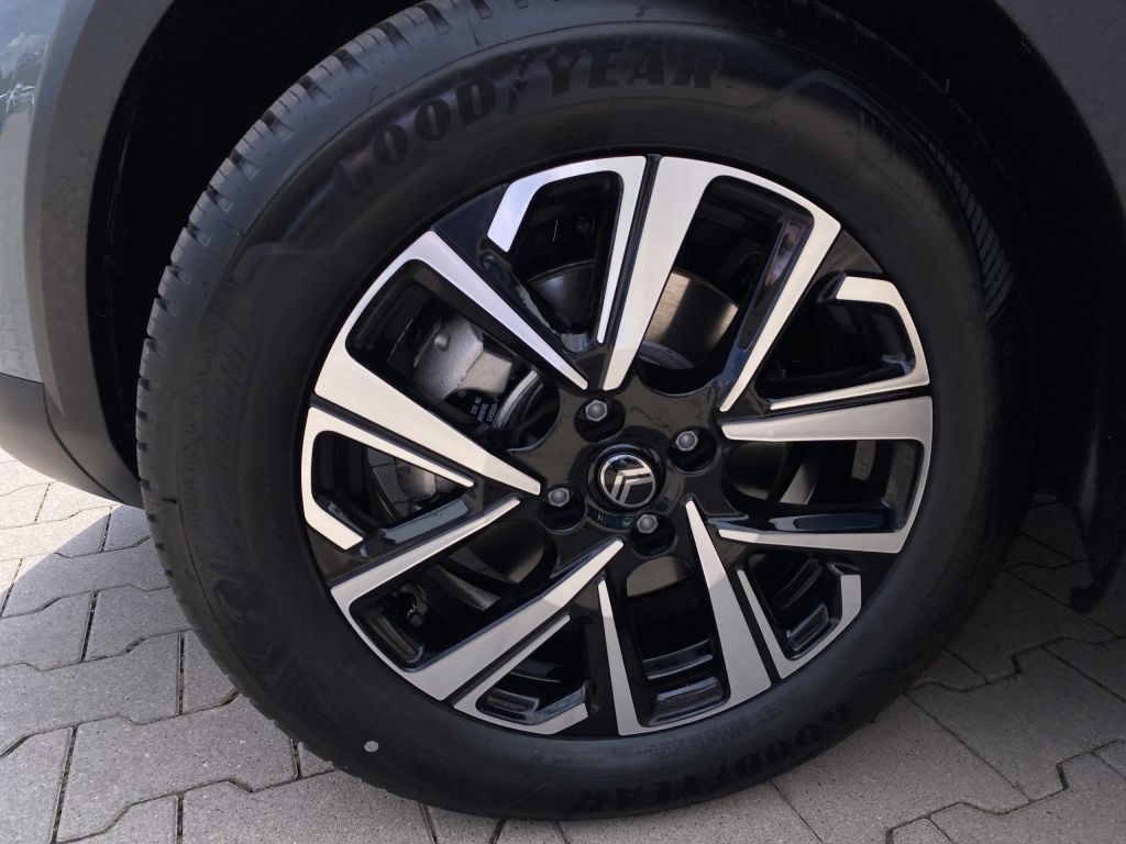 Fahrzeugabbildung Citroën C4 Hybrid 145 PLUS *Allwetterreifen*beh. Frontsc