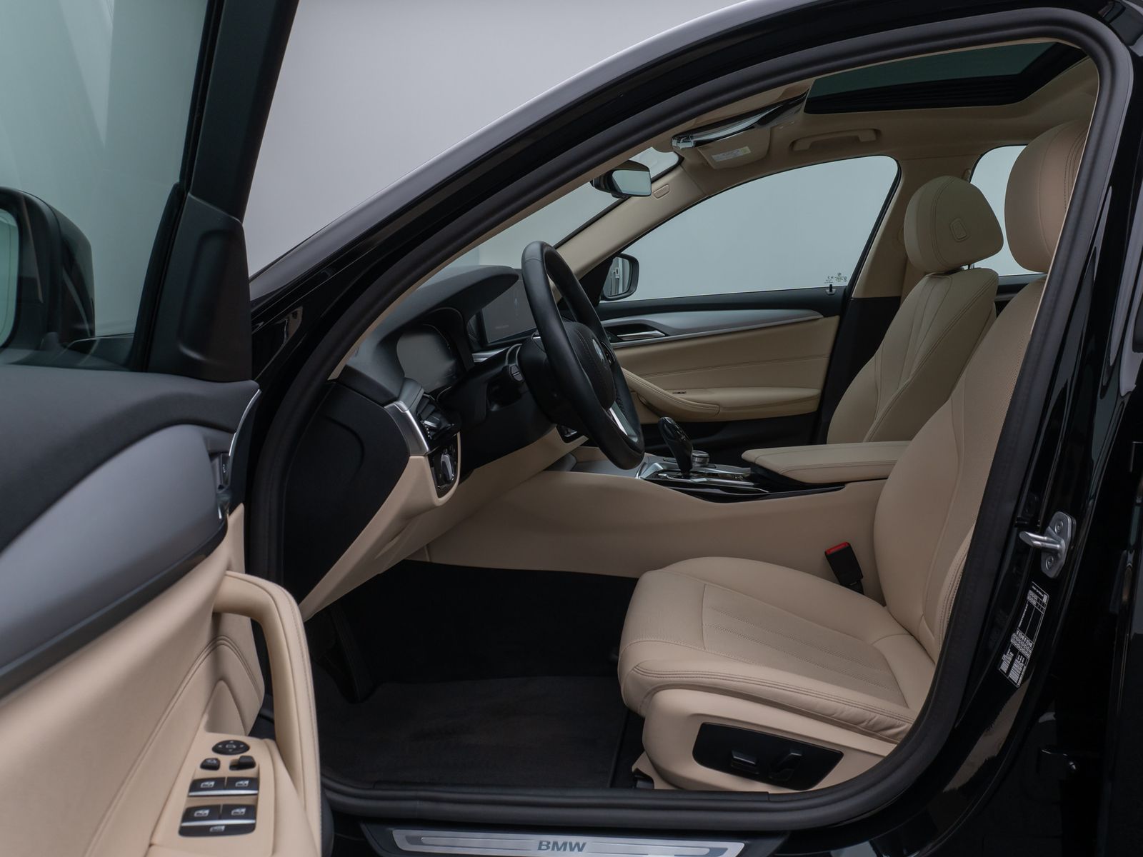 Fahrzeugabbildung BMW 530i Kamera Glasdach DAB Lenkrhzg Klima-4. Alarm