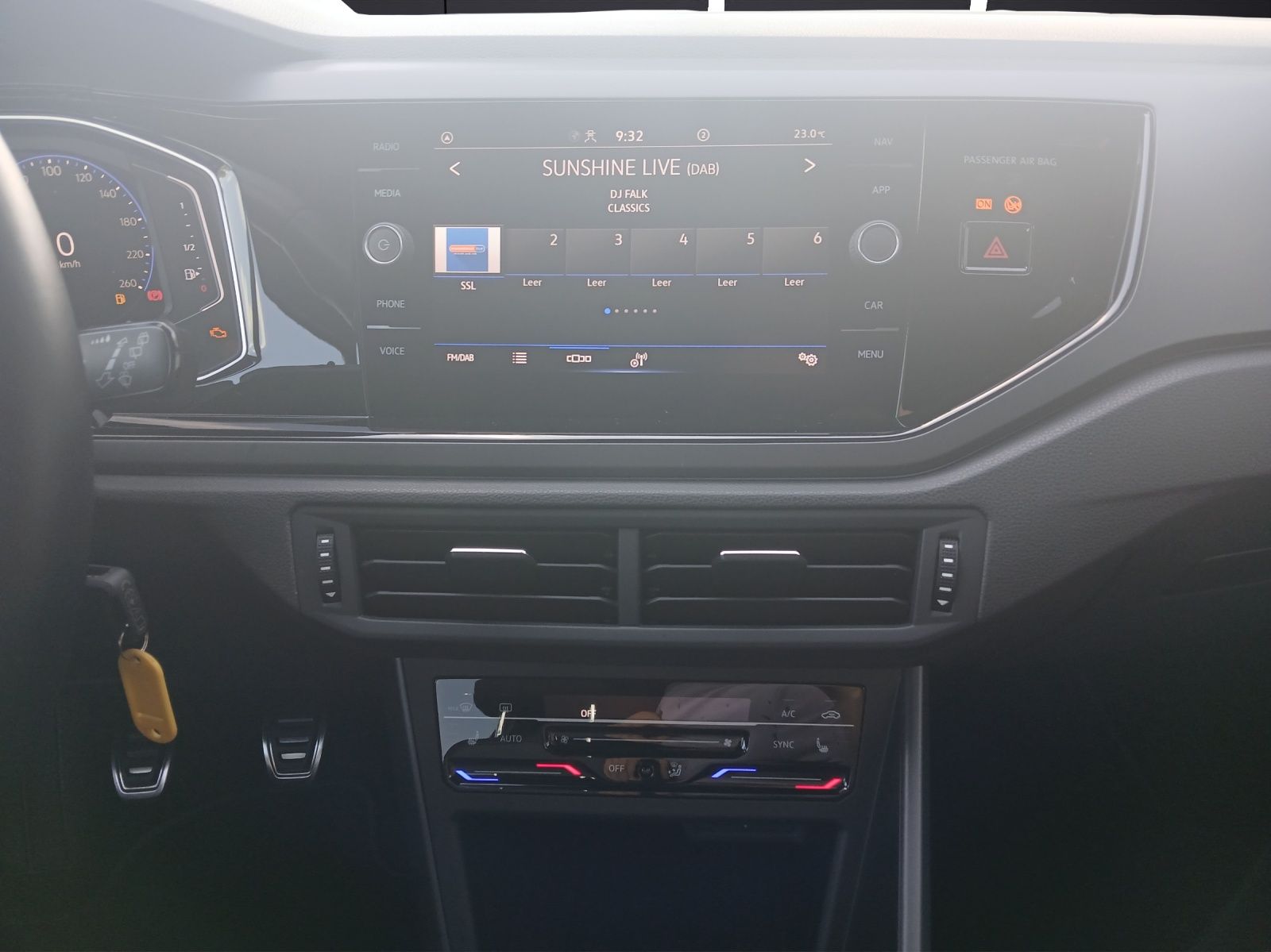Fahrzeugabbildung Volkswagen Polo TSI R-Line Matrix Pano ACC PDC SH 17"