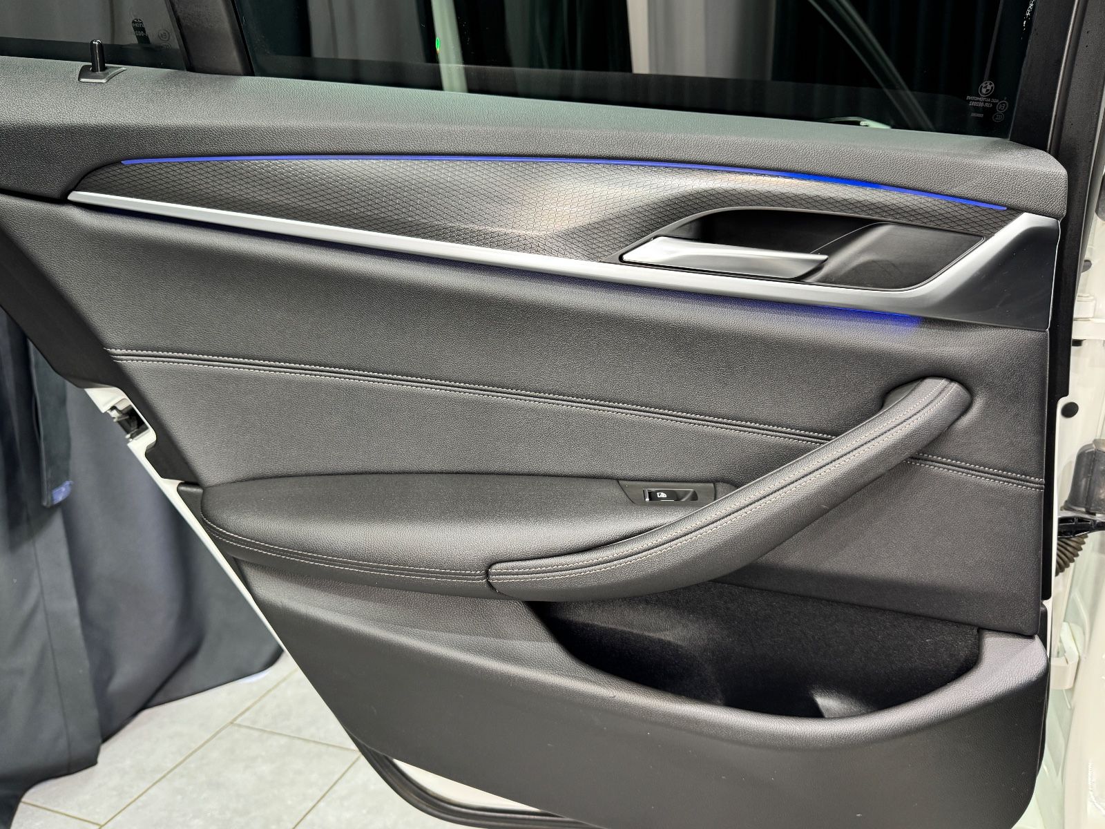 Fahrzeugabbildung BMW 520d xDrive M Sport|HEAD-UP|ACC|LASER|