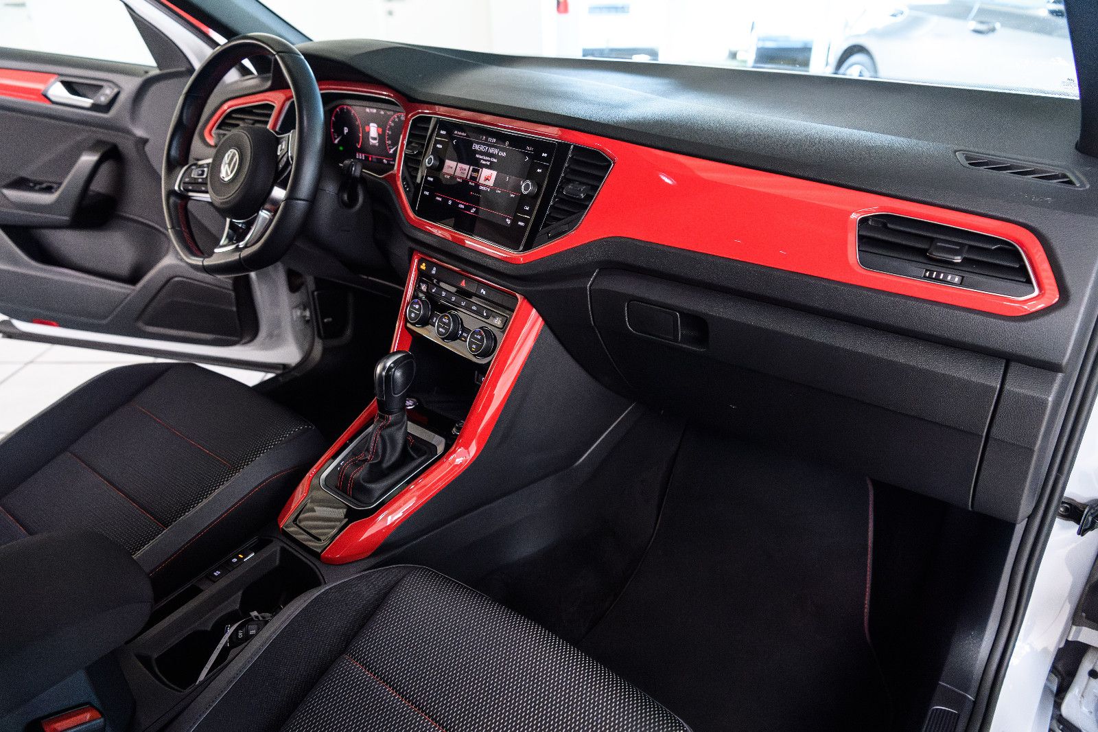 Fahrzeugabbildung Volkswagen T-Roc Sport 1.5 TSI DSG "beats" LED +STANDHZ.