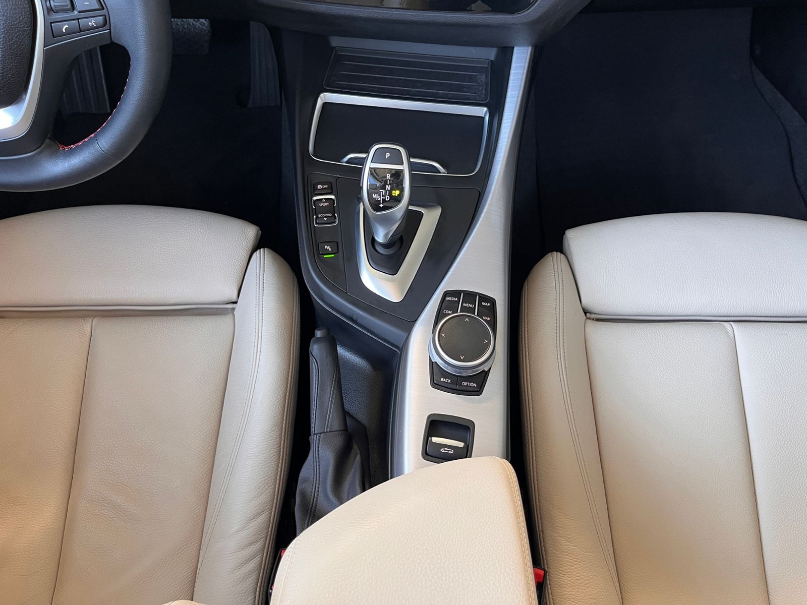 Fahrzeugabbildung BMW 220i Cabrio Sport Line H/K LEDER LED NAV SHZ 18"