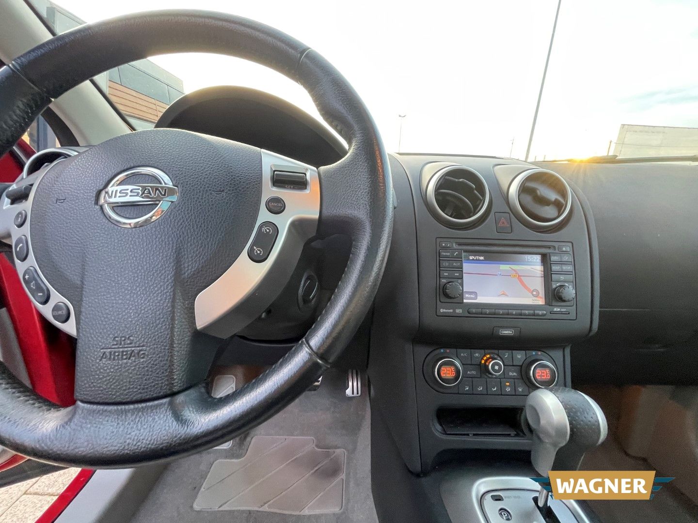 Fahrzeugabbildung Nissan Qashqai+2 Tekna 4X4 Automatik Klimaautomatik 7-S