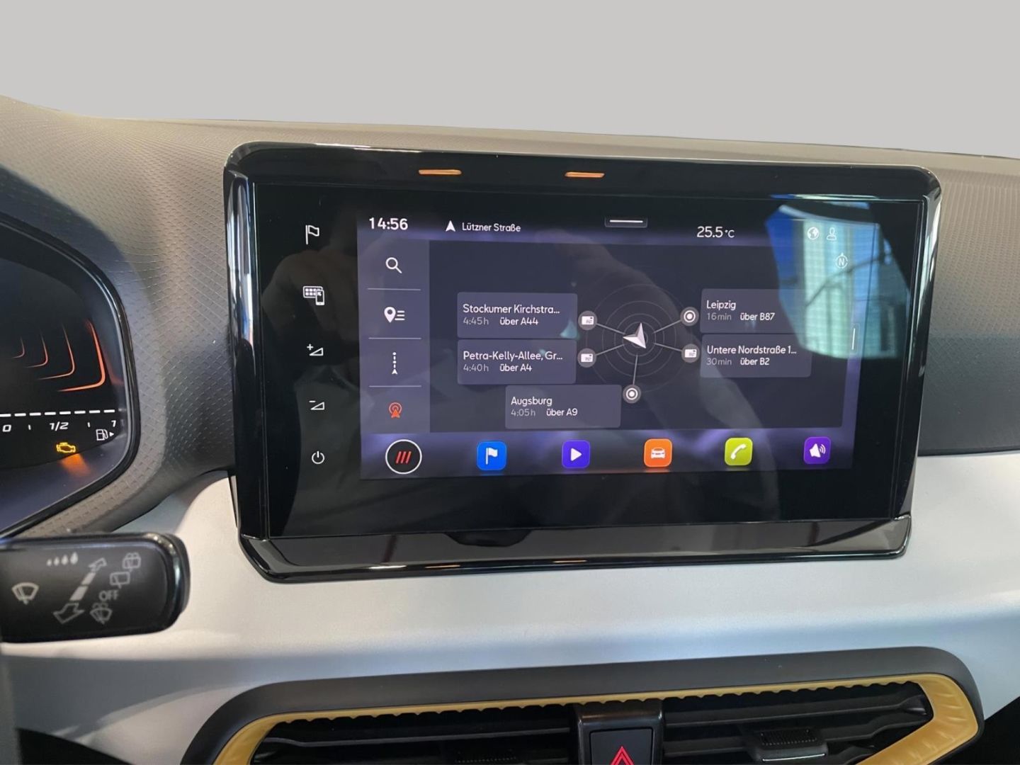 Fahrzeugabbildung SEAT Arona Style Navi Digitales Cockpit LED Apple Car