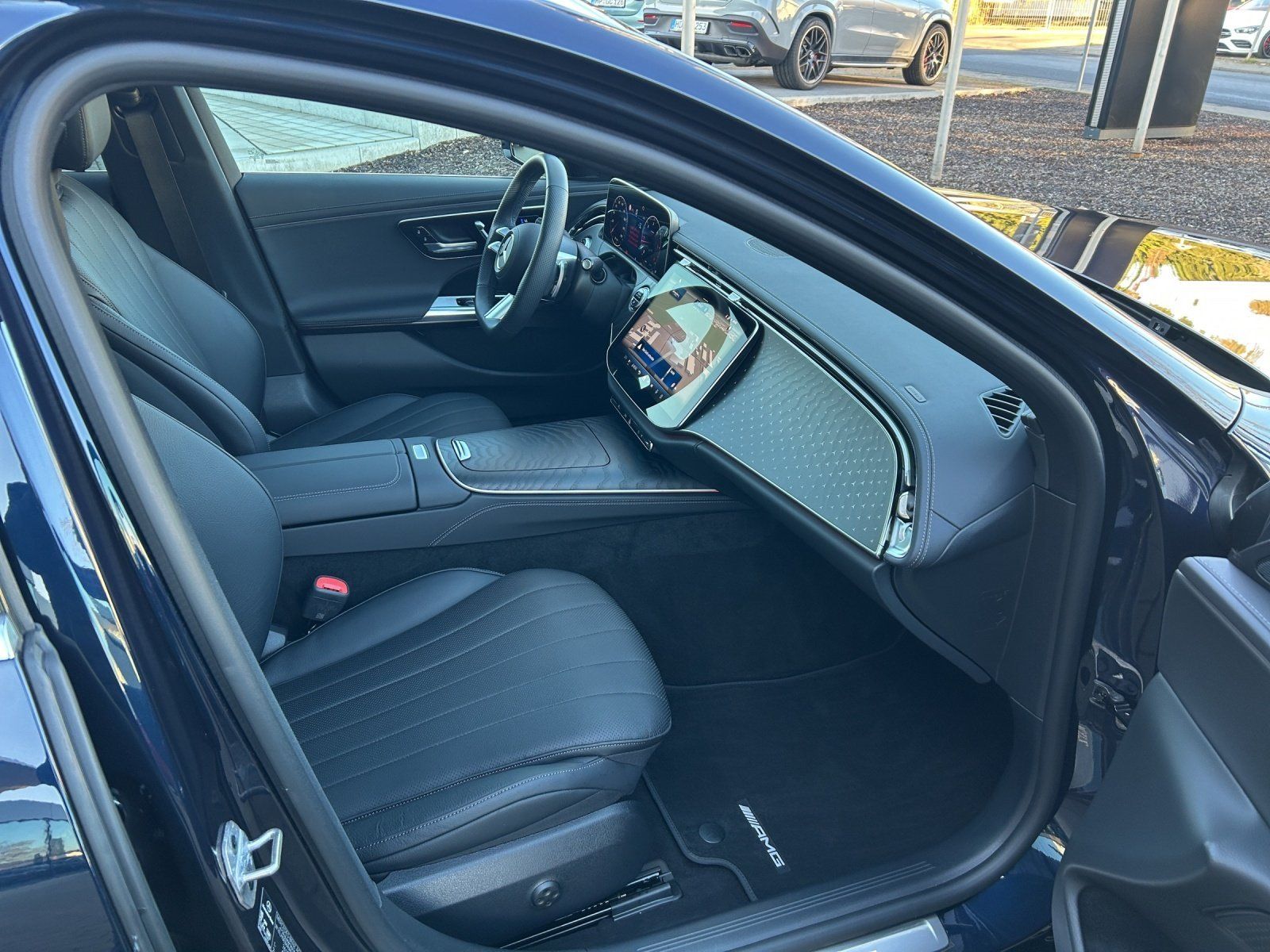 Fahrzeugabbildung Mercedes-Benz E220d T AMG Advan+ DISTRO Sitzklim AHK Pano Memo