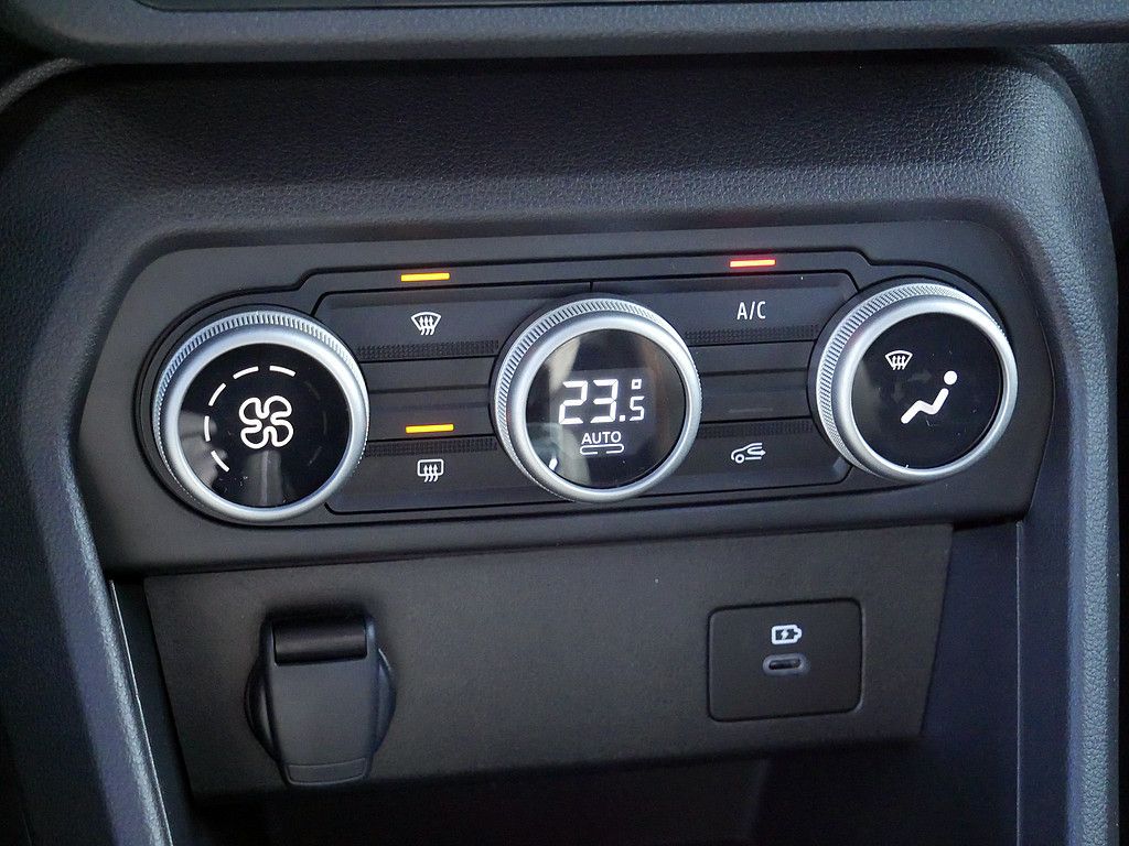 Fahrzeugabbildung Dacia Sandero Stepway Expression TCe 90 CVT Automatik