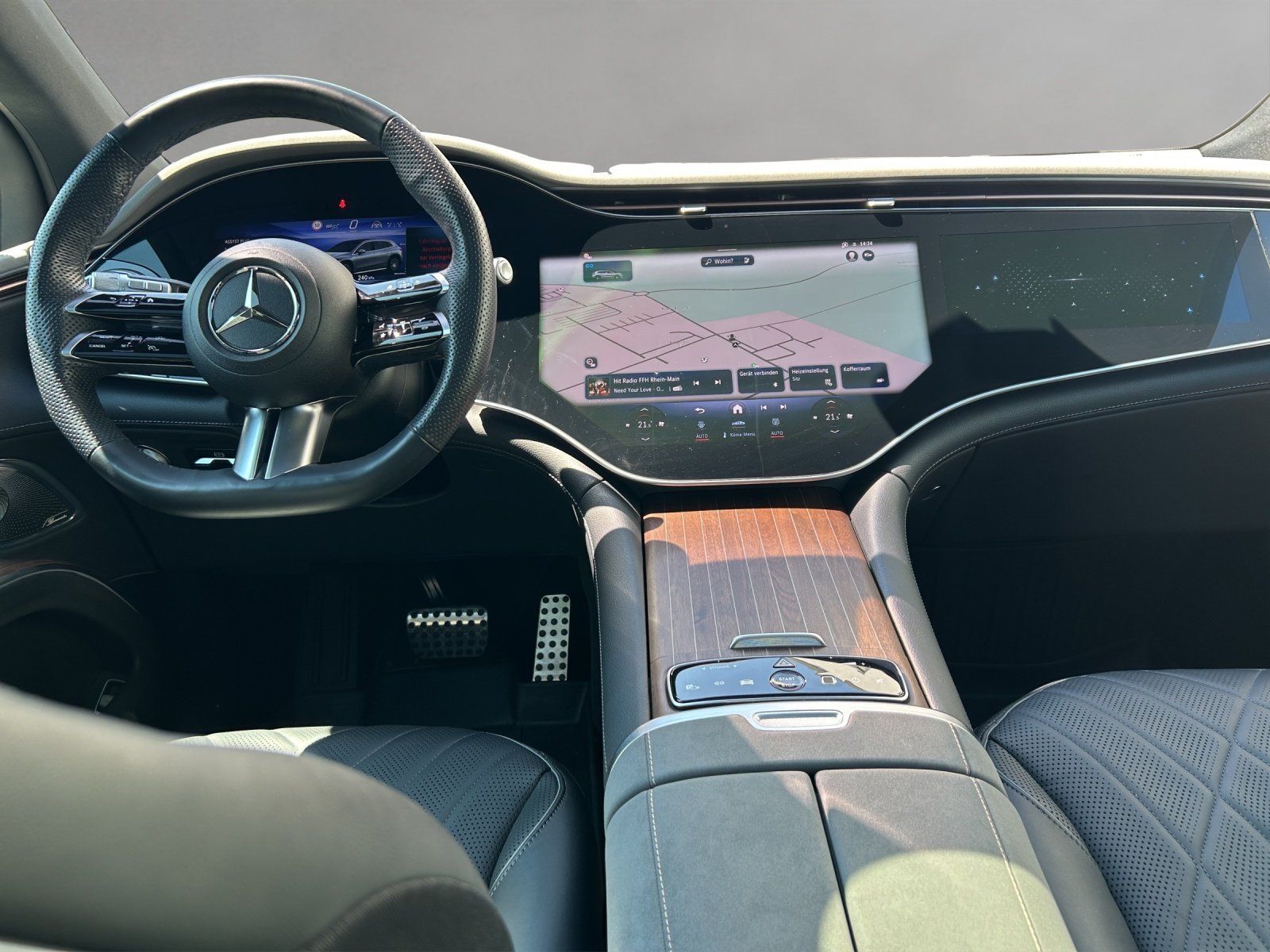 Fahrzeugabbildung Mercedes-Benz EQS 500 SUV AMG Distro PANO Burme Airmatic 360°