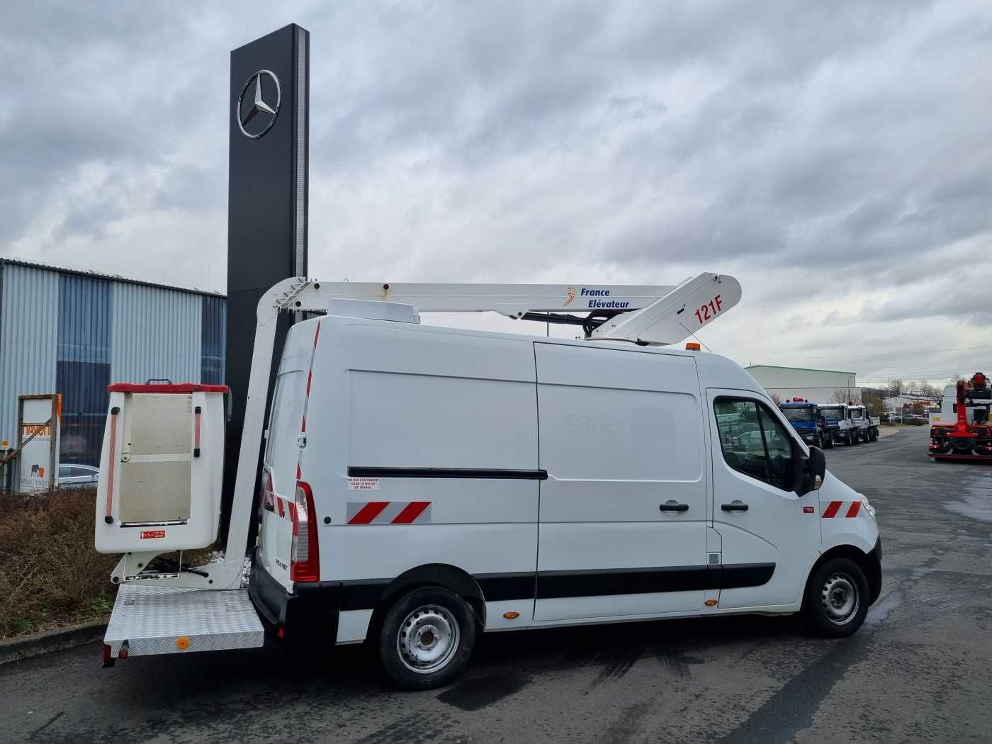 Fahrzeugabbildung Renault Master 2.3 dCi / France Elevateur 121FT, 12m