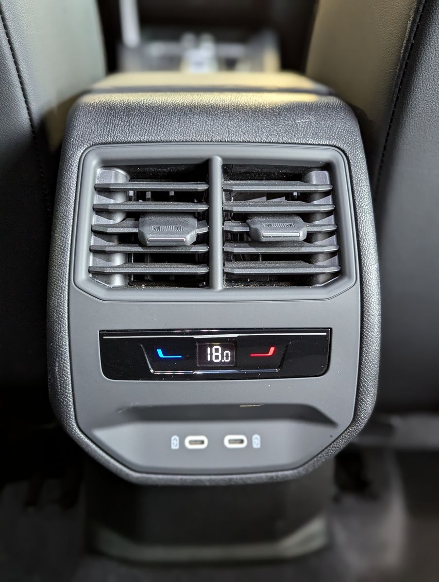 Fahrzeugabbildung CUPRA Leon 1.5eTSI DSG Matrix Cam Vision+ Full Link