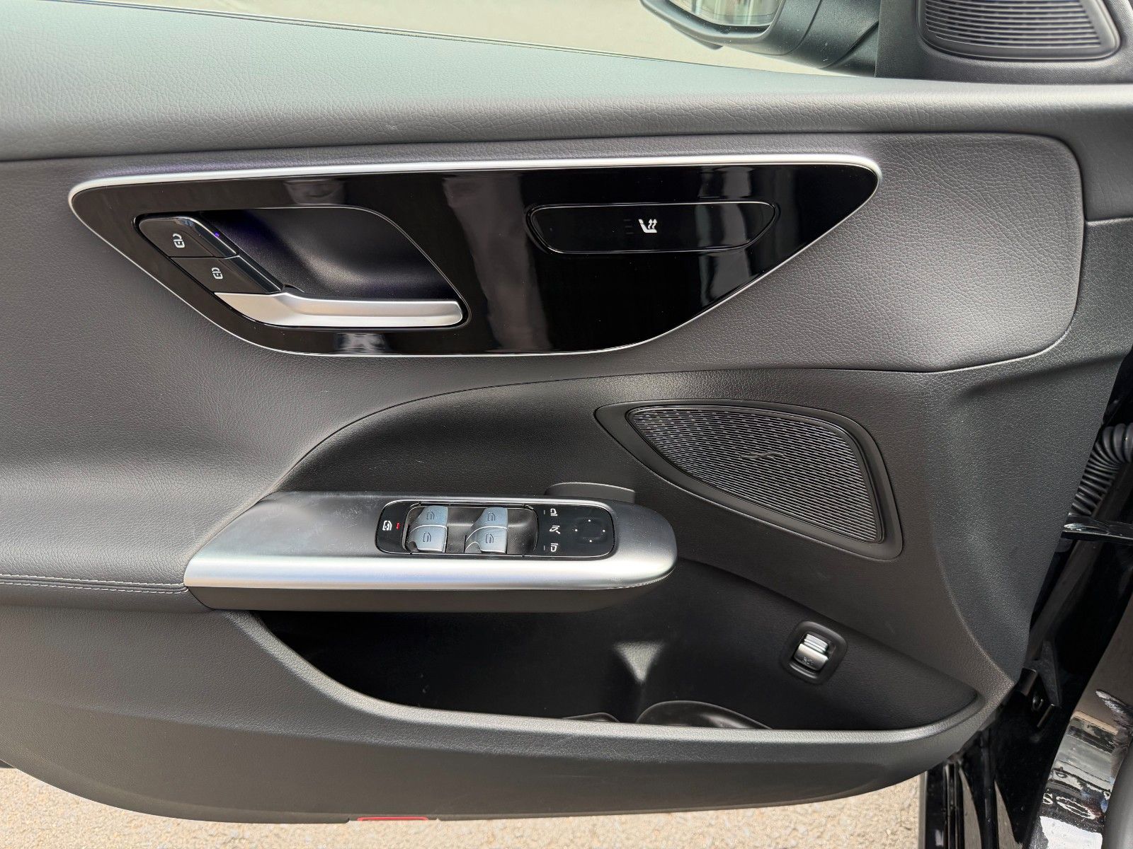 Fahrzeugabbildung Mercedes-Benz C 180 T Avantgarde AHK+TOTW+R-Kamera+DAB