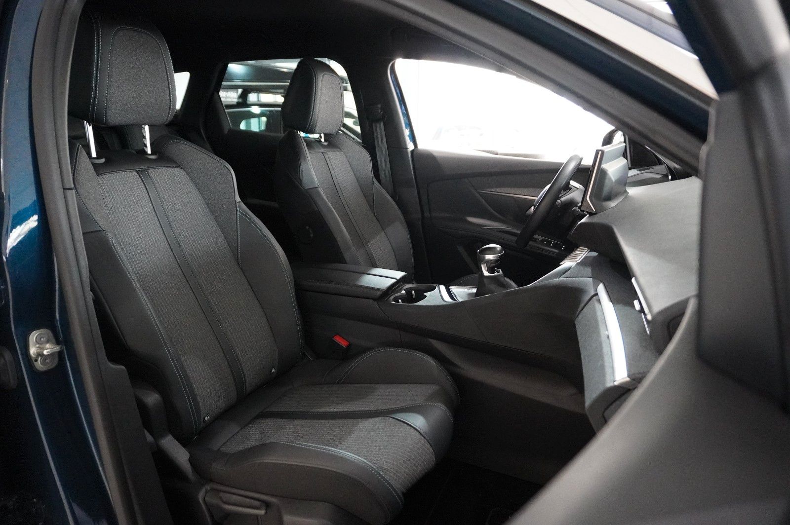 Fahrzeugabbildung Peugeot 3008 1.2T ALLURE PACK NAVI/LED/KAMERA/SH/SPORT