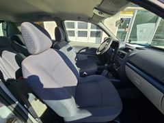 Fahrzeugabbildung Clio II Emotion tüv bis 05.2026