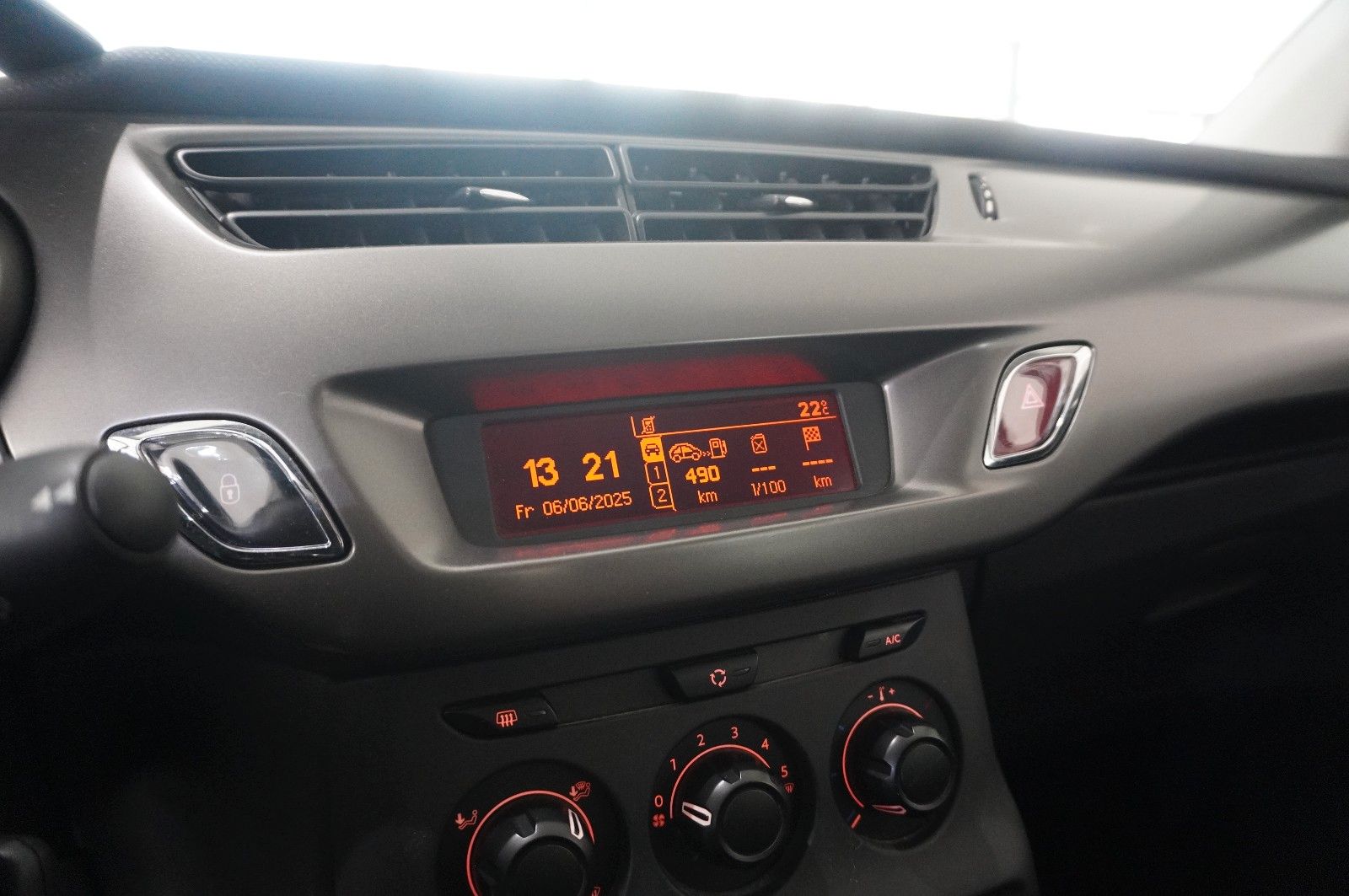 Fahrzeugabbildung Citroën C3 PureTech 1.2 SELECTION KLIMA/PDC/TEMP./USB