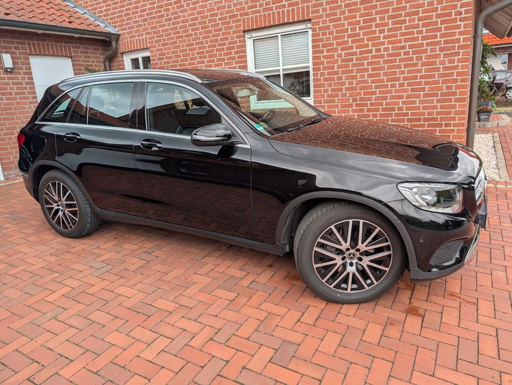 Image of Mercedes-Benz GLC 220
