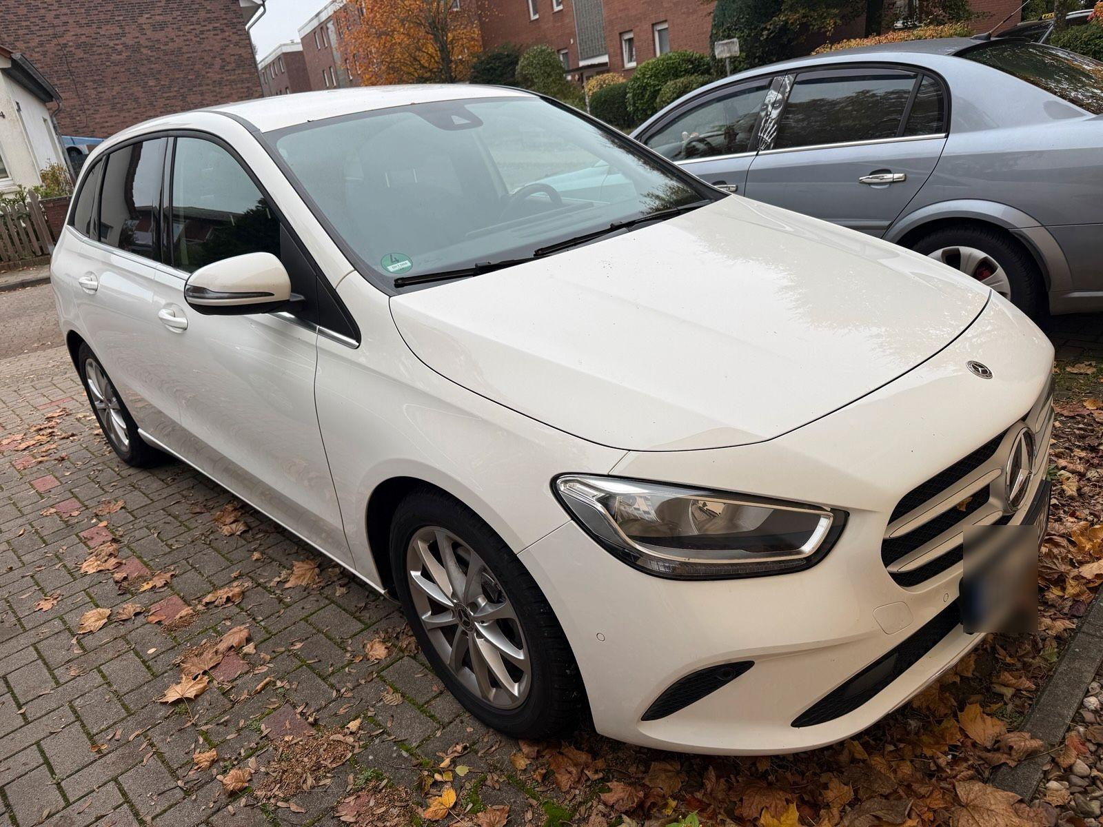 Mercedes-Benz B 180