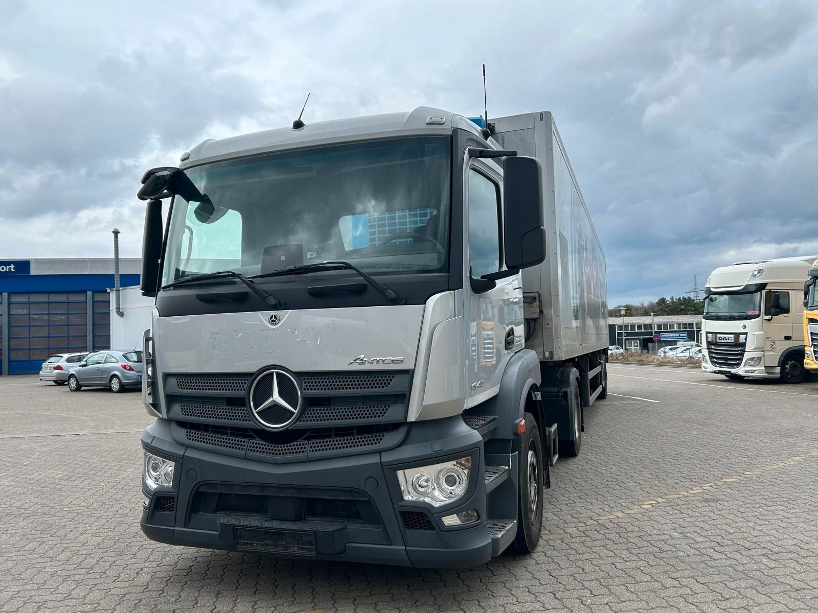 Fahrzeugabbildung Mercedes-Benz 2 Stk. Antos 1840+Rohr Kühlauflieger