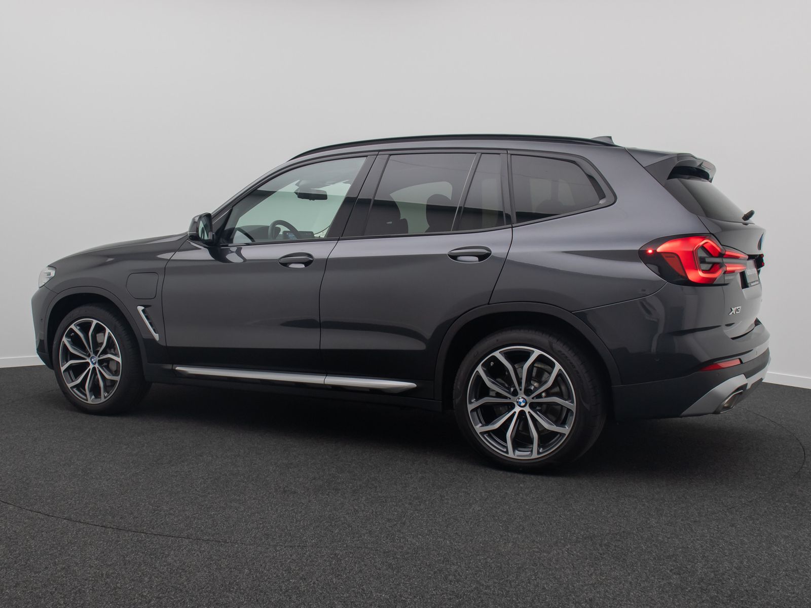 Fahrzeugabbildung BMW X3 xD30e Panorama 360&deg;HUD DAB HiFi AHK Komfort