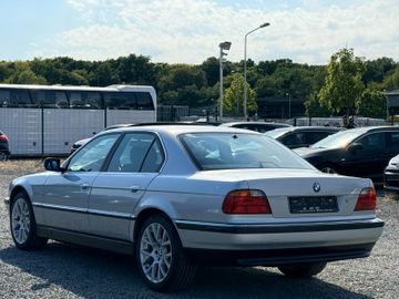 BMW 728 - 10