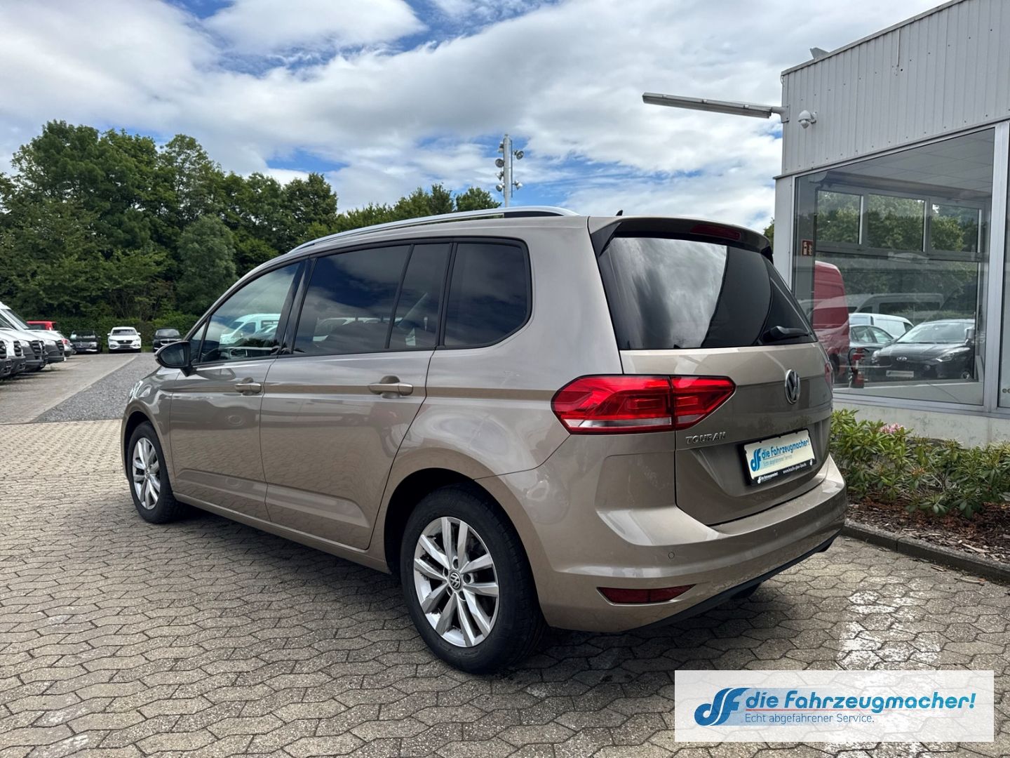 Fahrzeugabbildung Volkswagen Touran Comfortline BMT Start-Stopp AHK-klappbar
