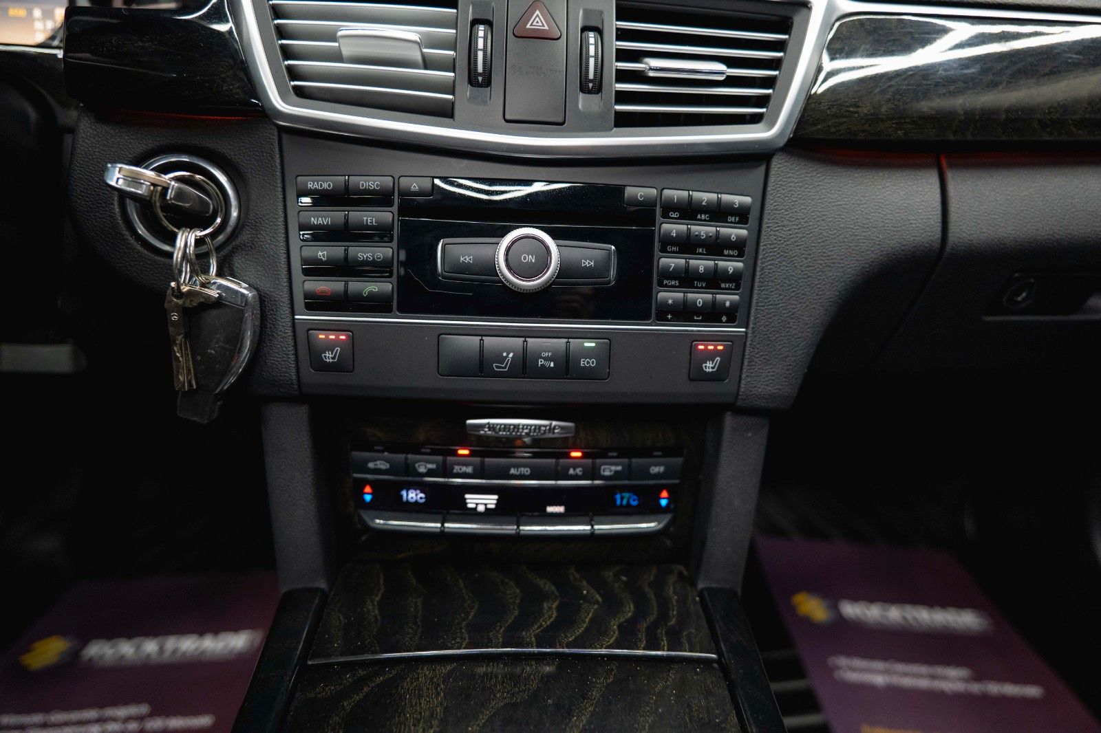 Fahrzeugabbildung Mercedes-Benz E 220 T CDI BlueEfficiency Avantgarde *Bi-Xenon*