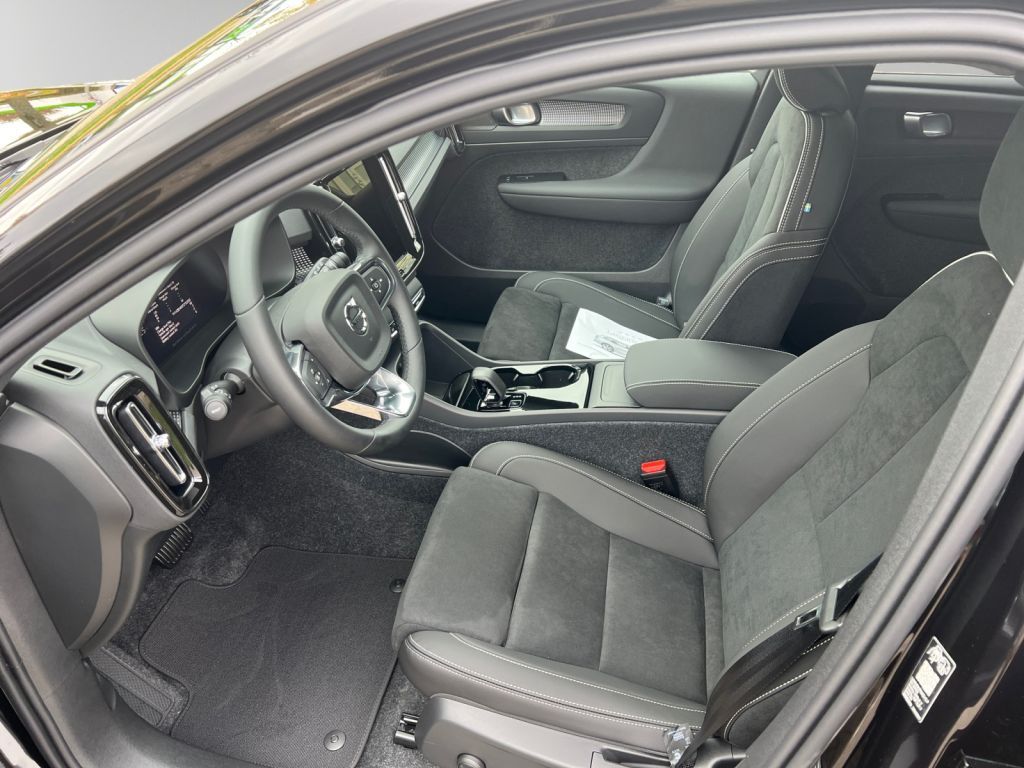 VOLVO EX40 Electric,Extend. R.Ultra Black Ed.,Licht-P VOLVO EX40 Electric,Extend. R.Ultra Black Ed.,Licht-P