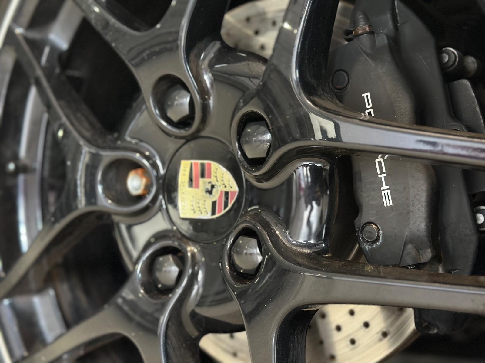 Porsche 911 Targa 996 | 320 ch | BVA | CarPlay | Cuir | Phares bi-xénon | Sièges chauffants | Toit panoramique