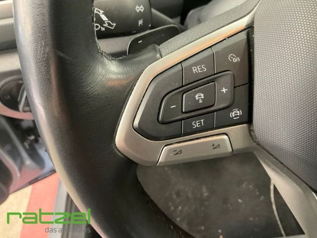 Fahrzeugabbildung Volkswagen T-Roc 1.5 TSI DSG Life LED ACC App Connect Digit