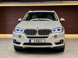 BMW X5 50i 4.4 V8 xDrive/Pano/360/Hi-Fi/TotW/PDC/R19 - BMW X5 mit Benzin-Antrieb: Geländewagen, Automatik