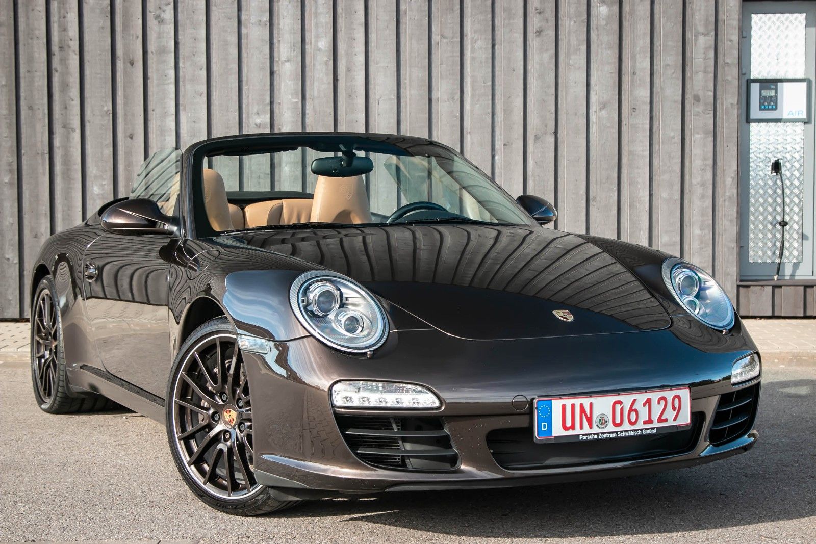 Porsche 911 Carrera Cabrio Macadamia Metallic