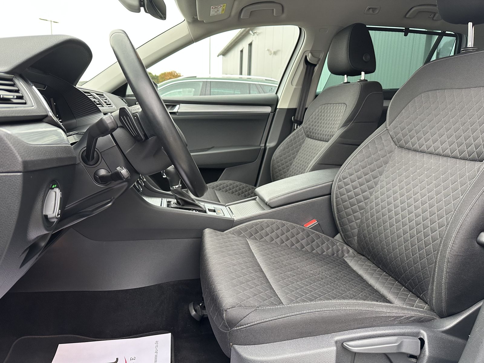 Fahrzeugabbildung SKODA Superb Combi 2.0 TDI DSG Ambition NAV+LED+AHK+VC