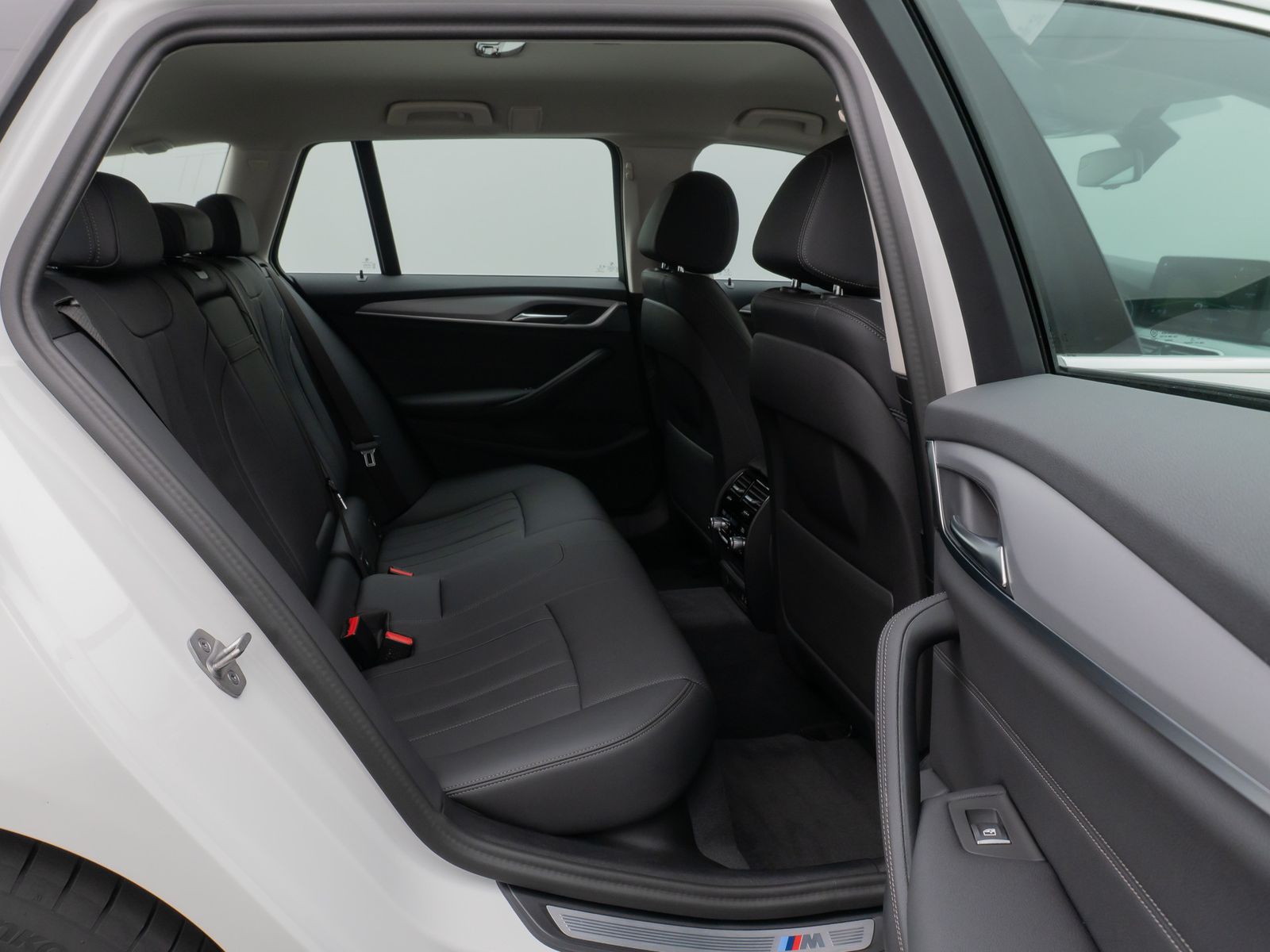 Fahrzeugabbildung BMW 520d Kamera DAB Leder 4xKlima AHK Alarm Sport