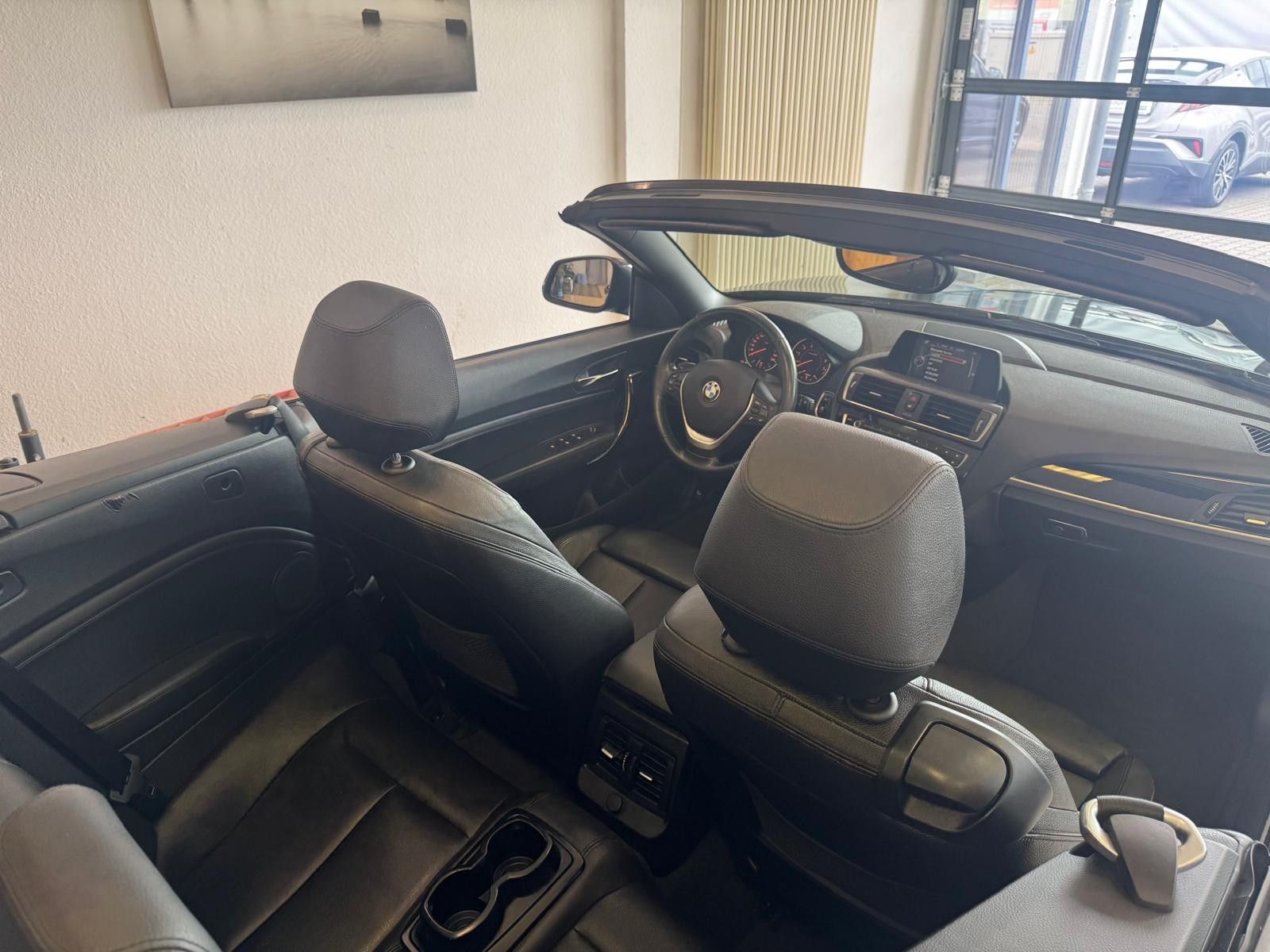 Fahrzeugabbildung BMW 220 i Cabrio Sport Line/ NAVI/KLIMA/AUTOMATIK