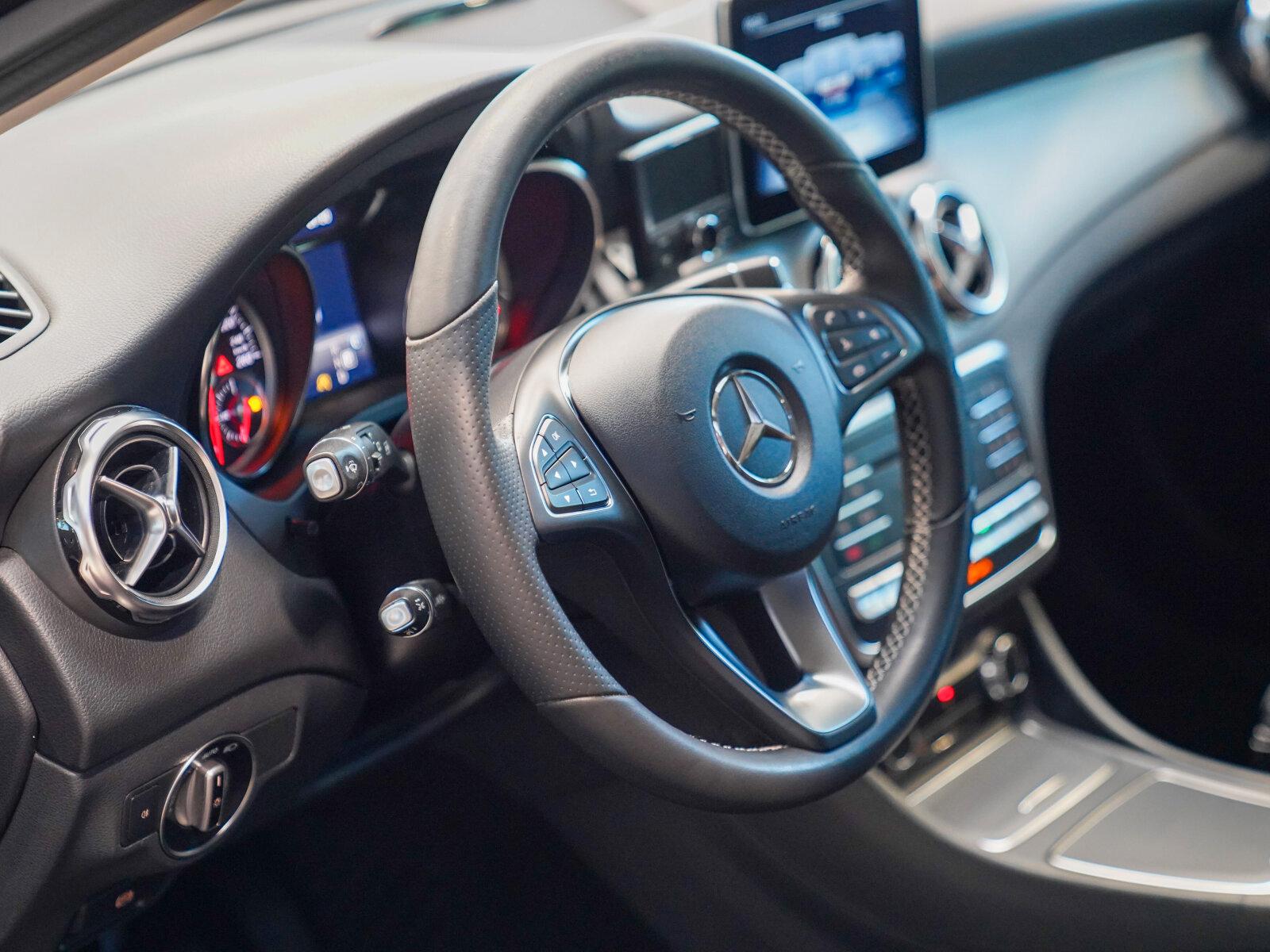 Mercedes-Benz GLA 220 4M Urban DISTRONIC 360° AHK KEYLESS LED