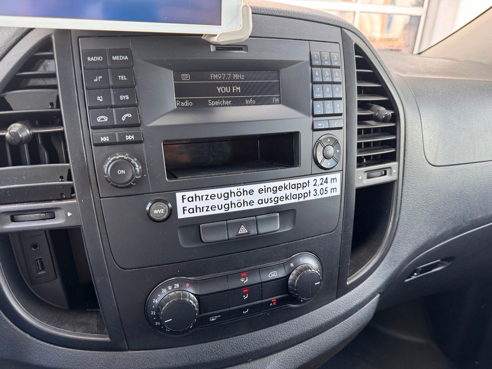 Fahrzeugabbildung Mercedes-Benz Vito 111 CDI Tourer Begleitfahrzeug BF3+ / WVZ