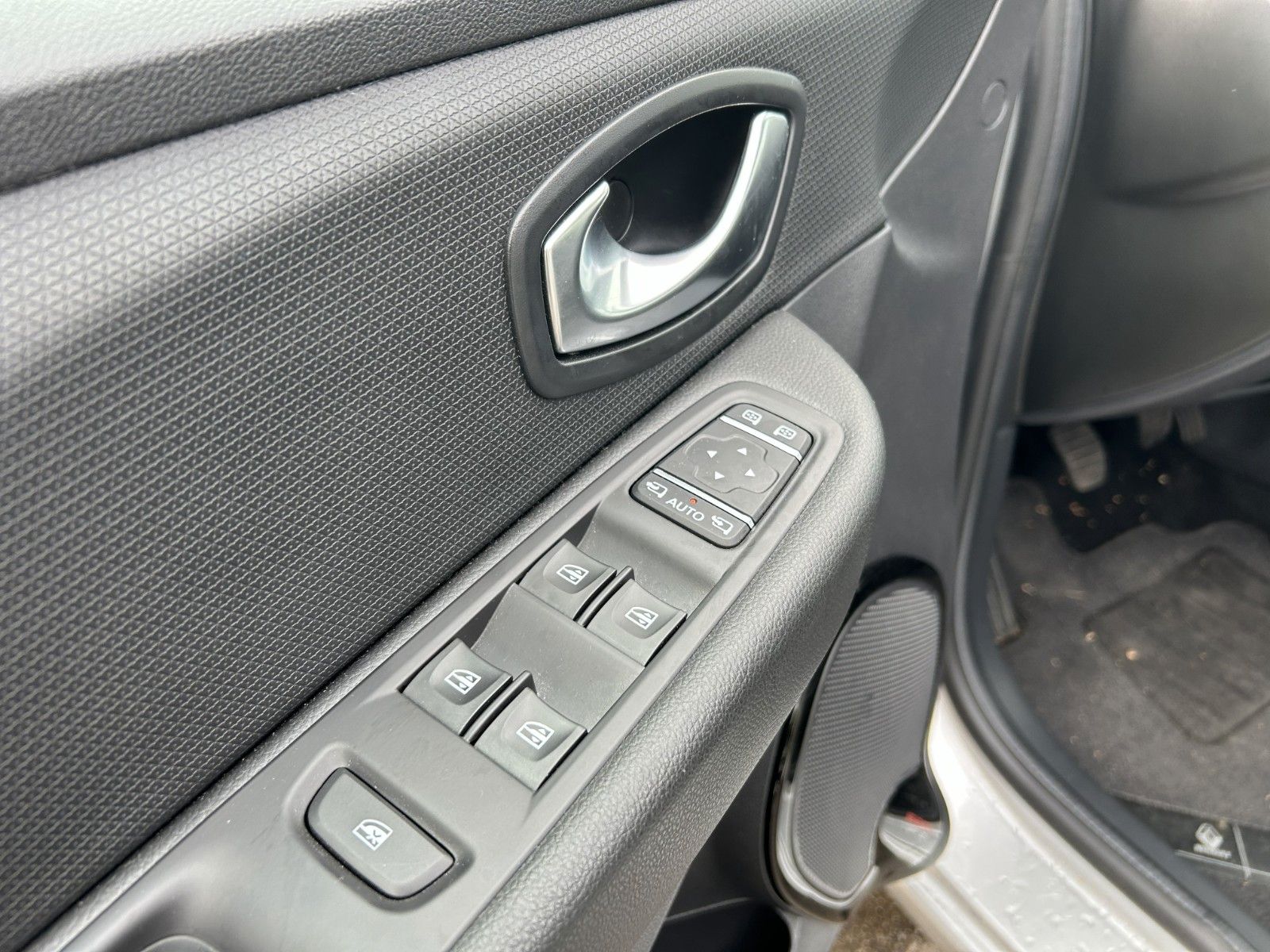 Fahrzeugabbildung Renault Clio IV Collection