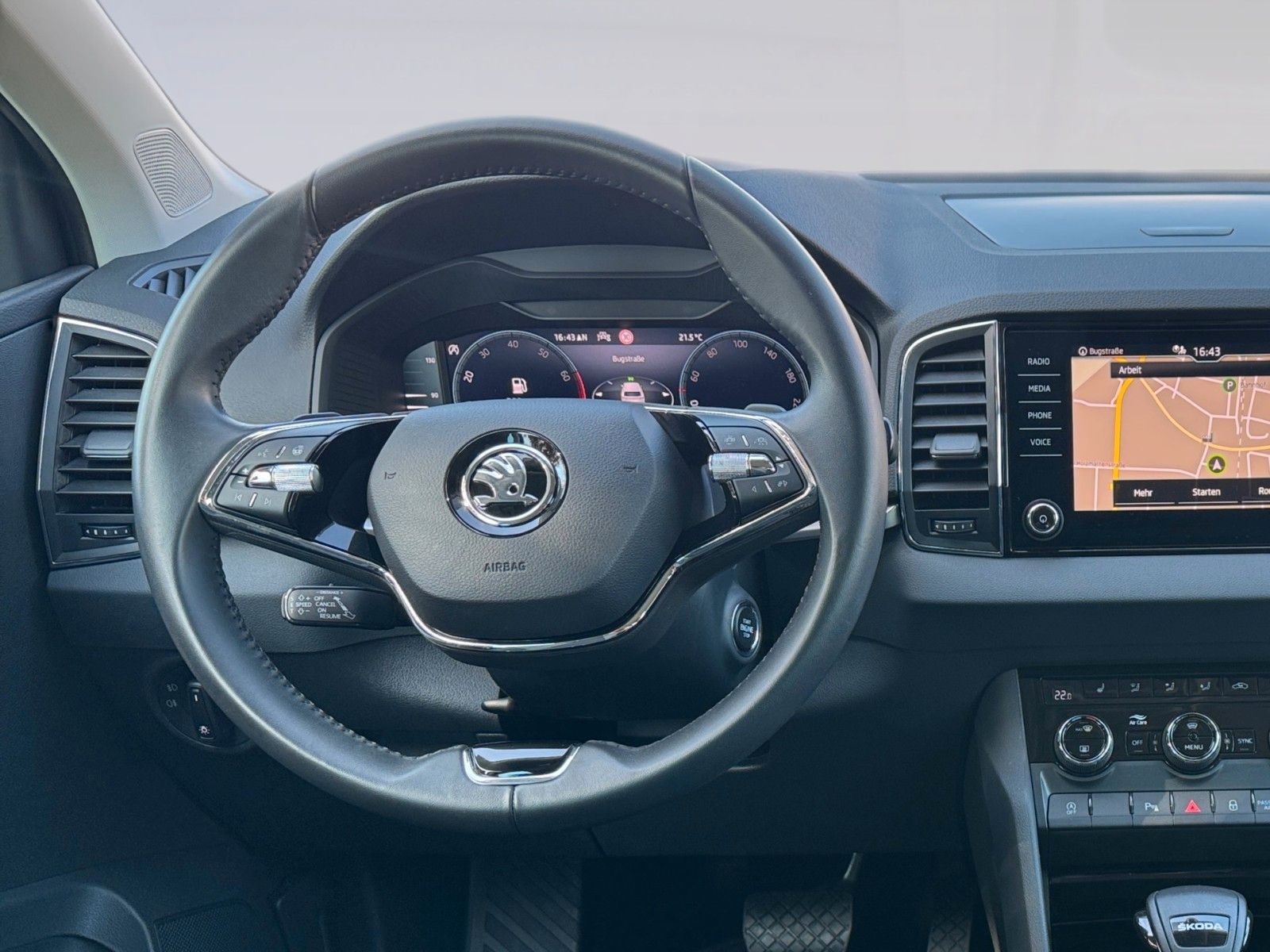 Fahrzeugabbildung SKODA Karoq Ambition Tour 1.5 TSI