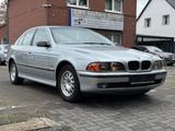 BMW 528i Leder/KlimaA./Servo/Tempo/SHZ/MFL/PDC/6ZYL - BMW 528 aus 1998: 528i
