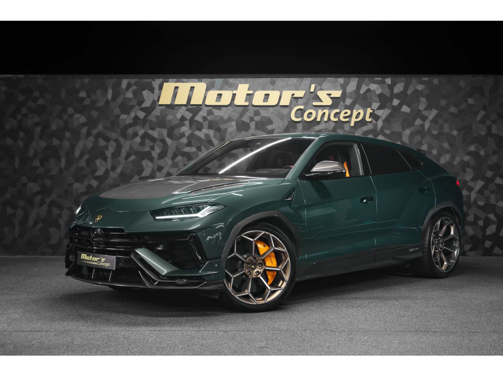 Lamborghini Urus PERFORMANTE Akrapovic / VERDE LARES