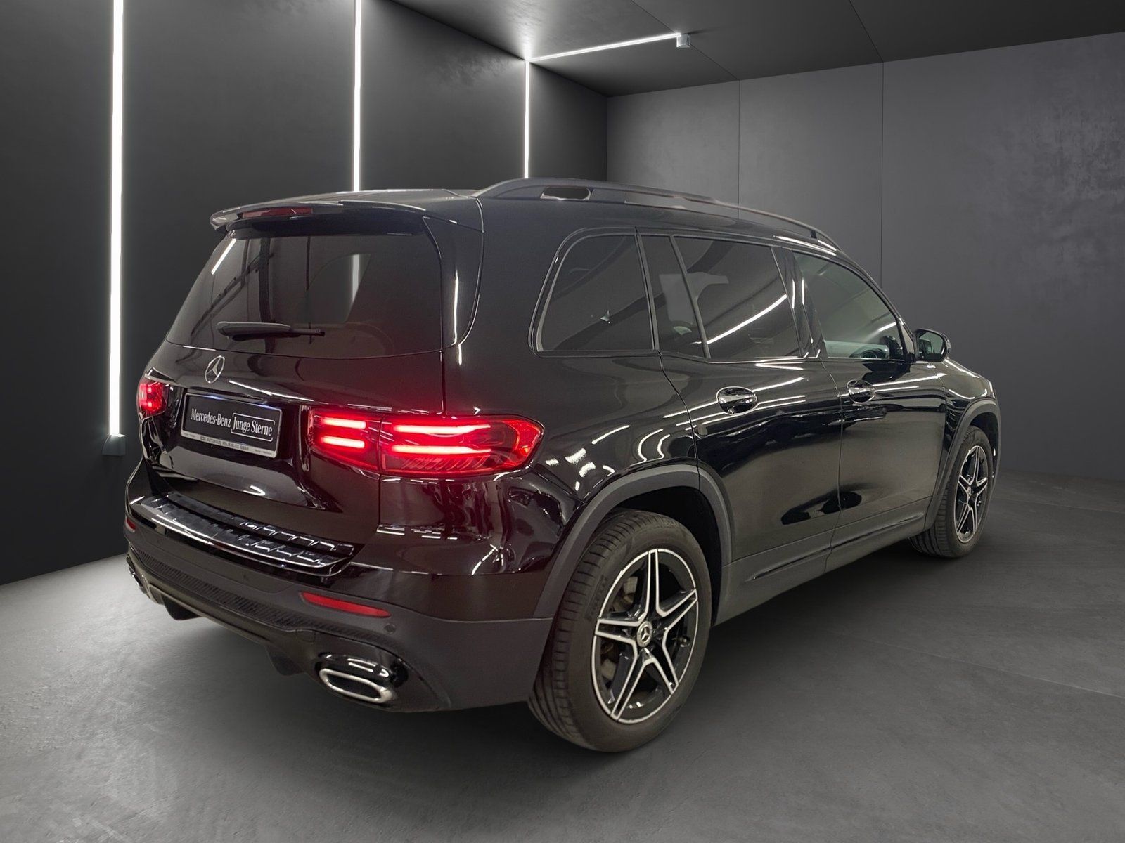 Fahrzeugabbildung Mercedes-Benz GLB 220 d 4M AMG*AHK*Technik*STDHZG*HUD*Dist*360