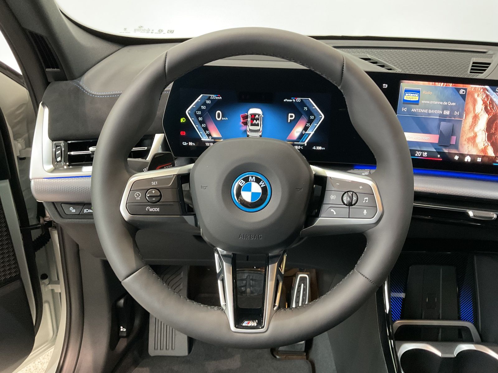 Fahrzeugeinzelansicht 8 Fahrzeugabbildung BMW iX1 eDrive20 |Head-Up Display |AHK |Komfortzugan