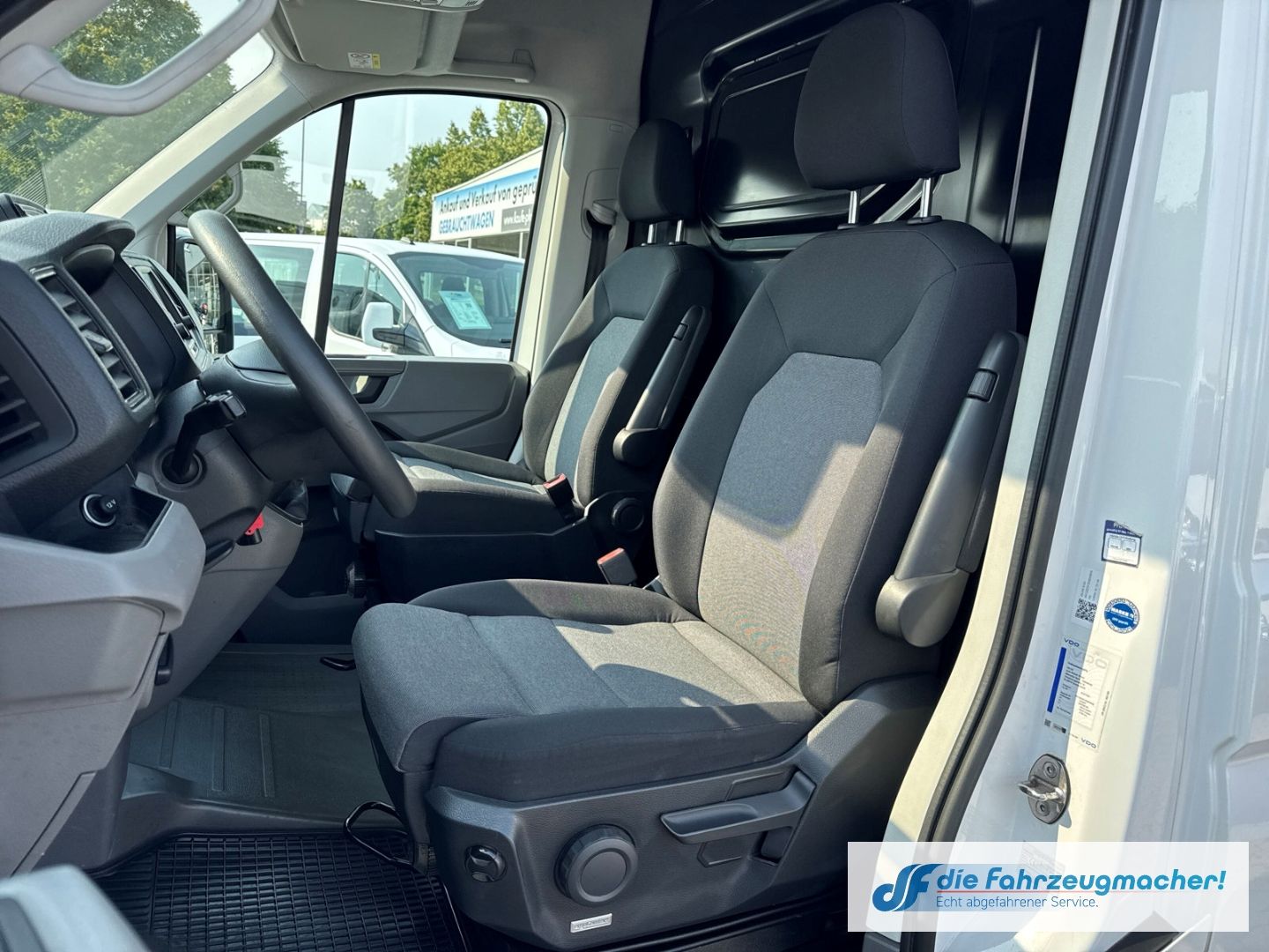 Fahrzeugabbildung Volkswagen Crafter Kasten 35 mittellang Hochdach RWD 2.0 TD