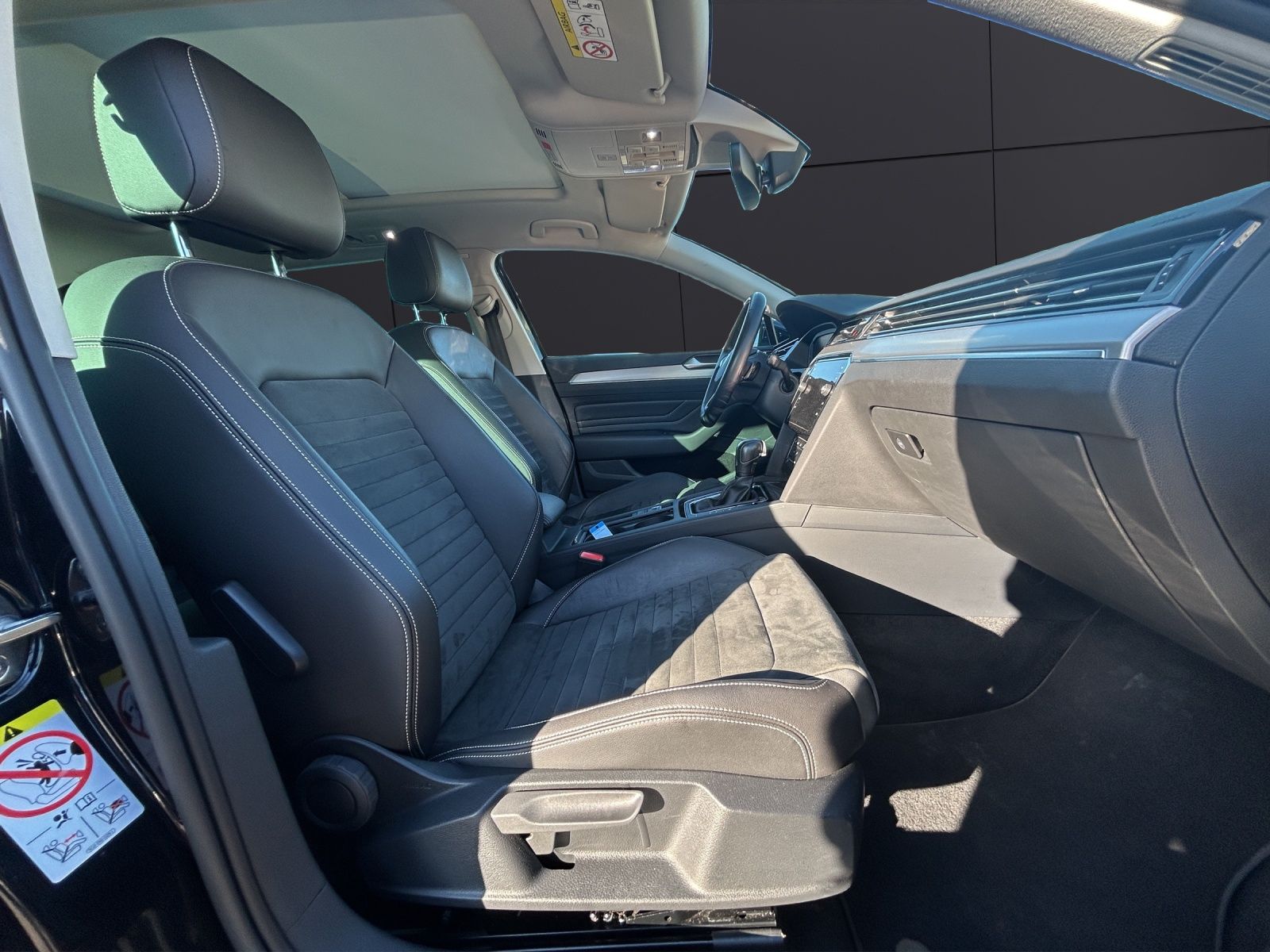 Fahrzeugabbildung Volkswagen Passat Variant Elegance TDI DSG IQ.Light ACC SH