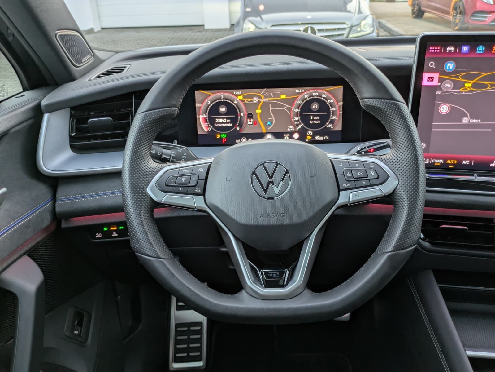 Fahrzeugabbildung Volkswagen Tayron 2.0 TDI 4M R-Line 7Si*MATRIX*AHK*PANO*HUD