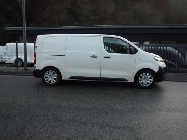 Opel Vivaro Kasten Edition M Mit AT Motor 124.000 Km